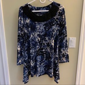 2/$30 Clientele Blue Floral Tunic